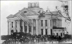 Vicksburg's courthouse with the U.S. flag