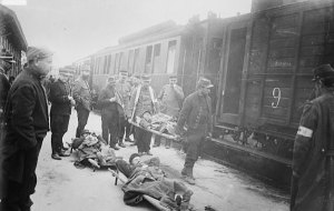 Wounded men on stretchers in WWI. (Library of Congress)